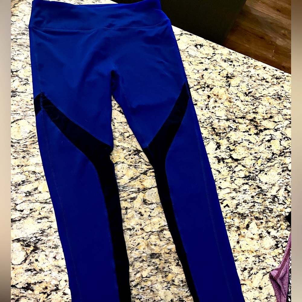 🚨3/$15 Fabletics Royal Blue & Black Full Length Leggings w mesh